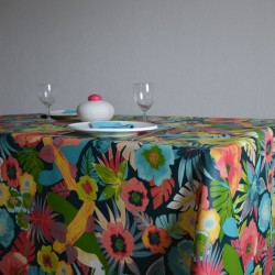 Toile ou tissu enduit pour nappage, un esprit tropical sur votre table avec de belles fleurs colorées