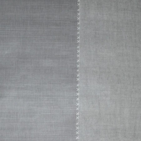 Toile cirée standard en 140 cm, un joli centre de table aspect lin et point de croix, en 2 coloris