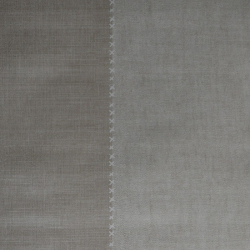 Toile cirée standard en 140 cm, un joli centre de table aspect lin et point de croix, en 2 coloris