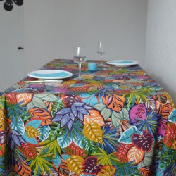 Nappe en toile enduite avec un motif "Jungle" dense et très coloré