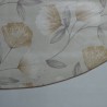Toile cirée ronde, finie par un biais pour 4 à 6 couverts avec des fleurs sur fond beige