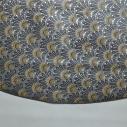 Toile cirée ronde de 4 à 6 couverts finie par un biais avec un motif et un coloris tendance