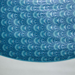 Toile cirée ronde de 4 à 6 couverts , finie par un biais, avec un motif et un coloris modernes