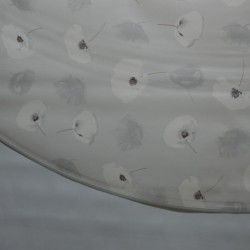 Toile cirée ronde 4 à 6 couverts avec de jolis coquelicots blancs, finie par un biais