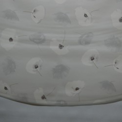 Toile cirée ronde 4 à 6 couverts avec de jolis coquelicots blancs, finie par un biais