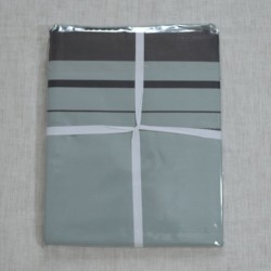 Nappe en jacquard polyester enduit avec un motif chic et sobre, existe en 4 couleurs