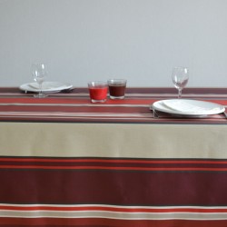 Nappe en toile enduite à l'esprit basque avec ses rayures rouges, bordeaux et naturel
