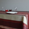 Nappe en toile enduite à l'esprit basque avec ses rayures rouges, bordeaux et naturel