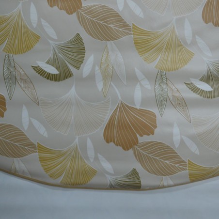 Toile cirée ronde, finie par un biais pour 4 à 6 couverts avec des feuilles de ginkgo sur fond écru