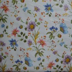 Toile cirée standard en 140 avec des fleurs des champs