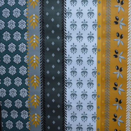 Toile cirée standard en 140 cm au motif provençal avec des olives