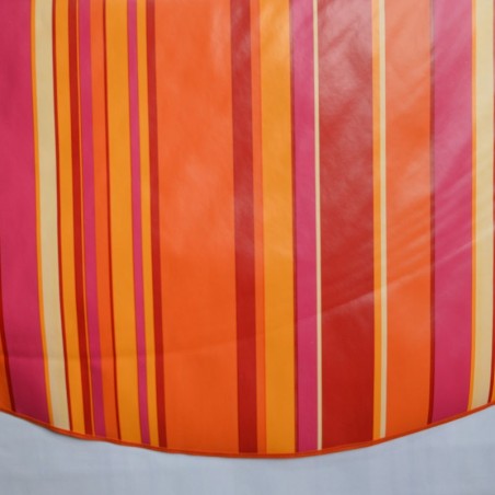 Toile cirée ronde, finie par un biais, pour 4 à 6 couverts, avec des rayures rouge-orangé