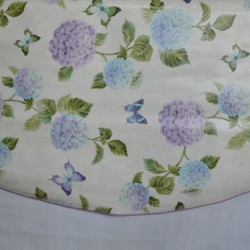 Toile cirée ronde, finie par un biais, pour 4 à 6 couverts, de jolis hortensias bleus et violacés