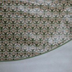 Toile cirée ronde, finie par un biais pour 4 à 6 couverts avec un motif original et moderne