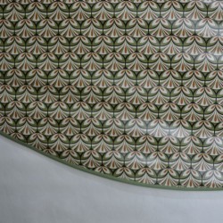 Toile cirée ronde, finie par un biais pour 4 à 6 couverts avec un motif original et moderne