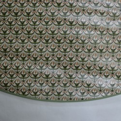 Toile cirée ronde, finie par un biais pour 4 à 6 couverts avec un motif original et moderne