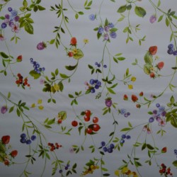 Toile cirée standard avec des fleurs et des fruits sauvages pour un aspect champêtre