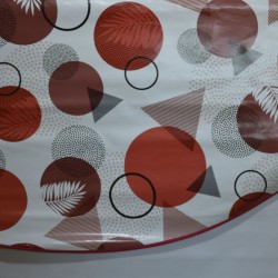 Toile cirée ronde Brigitte, finie par un biais, pour 4 à 6 couverts, avec des motifs géométriques rouges et anthracite