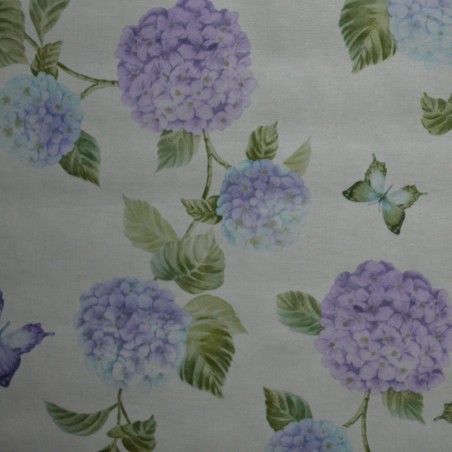 Toile cirée standard en 140 cm de large avec de magnifiques hortensias bleus sur votre table