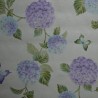 Toile cirée standard en 140 cm de large avec de magnifiques hortensias bleus sur votre table