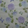 Toile cirée standard en 140 cm de large avec de magnifiques hortensias bleus sur votre table