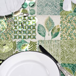 Un patchwork végétal graphique vert pour une table moderne et naturelle.