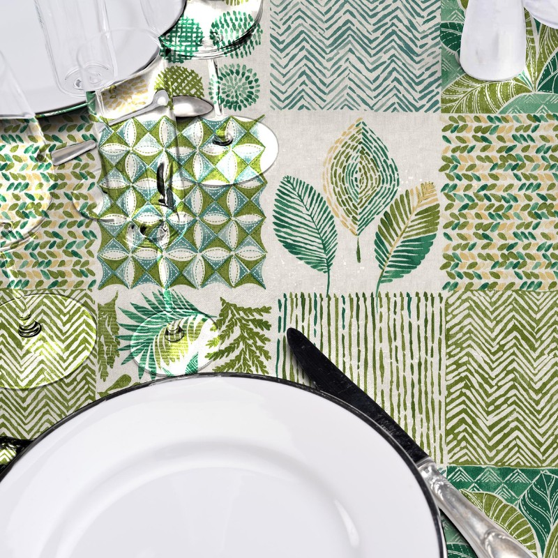 Un patchwork végétal graphique vert pour une table moderne et naturelle.