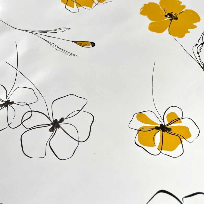 Toile cirée au mètre Freya, motif floral épuré en noir et jaune moutarde sur fond blanc, pour une déco ensoleillée