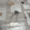 Toile cirée au mètre Casper, en 180 cm de large, aux motifs coeurs, étoiles, pommes de pin et feuillages sur fond gris