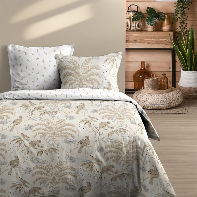 Indonésie, parure de lit aux teintes apaisantes, rappelant la nature luxuriante des îles d'Asie