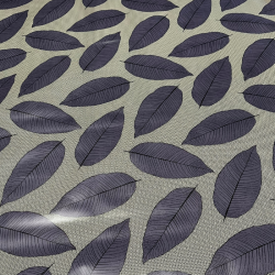 Toile cirée au mètre Mathilda, en 180 cm de large, un motif de feuilles violettes sur fond graphique