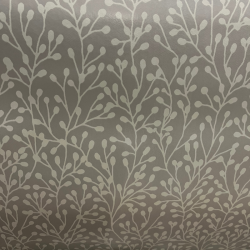 Toile cirée au mètre Rani, en 180 cm de largeur, un motif végétal délicat couleur crème sur fond taupe sur votre table...
