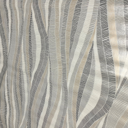 Toile cirée au mètre Ondine, en 180 cm de largeur, motif graphique aux lignes ondulées dans des tons neutres