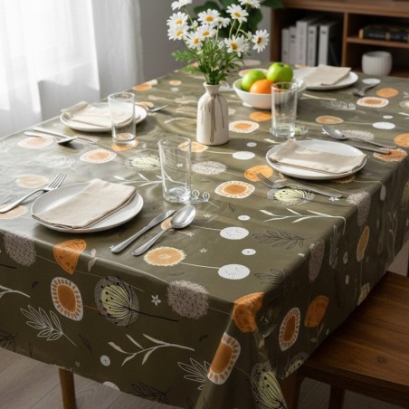 Toile cirée au mètre Amandine, au charme floral délicatement rétro, décliné dans des tons chaleureux