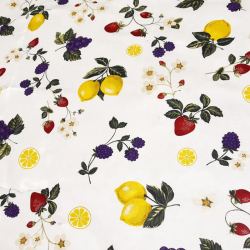 Toile cirée au mètre Augustin, au fond blanc lumineux est décorée d'un motif fruité plein de fraîcheur et de gourmandise ...