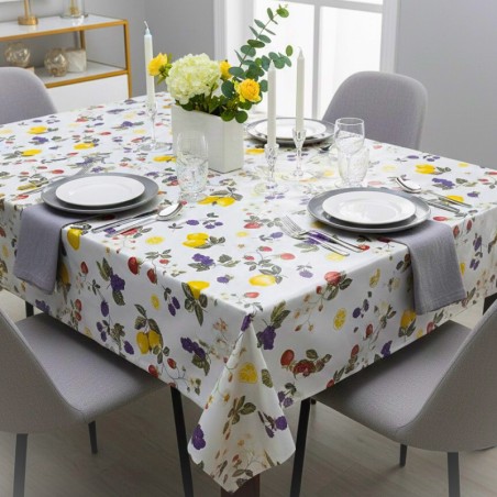 Toile cirée au mètre Augustin, au fond blanc lumineux est décorée d'un motif fruité plein de fraîcheur et de gourmandise ...