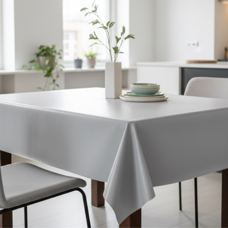 Toile cirée au mètre Leva en 160 cm de large, un gris clair uni qui séduit par son élégance sobre et sa teinte douce