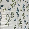 un motif orné de branches de feuilles dans des tons vert olive, de bleu vert et de gris