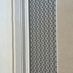 Tissu enduit au mètre Victor, un bayadère aux rayures gris, blanc et taupe, sublimé par des motifs de croix basques