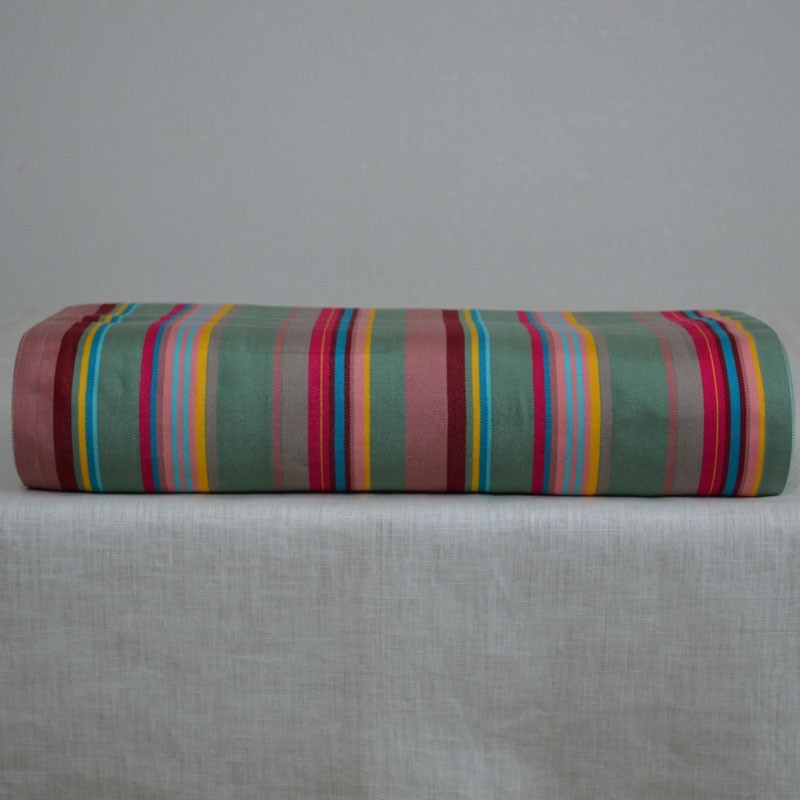 La toile à transat est en 44 cm de large